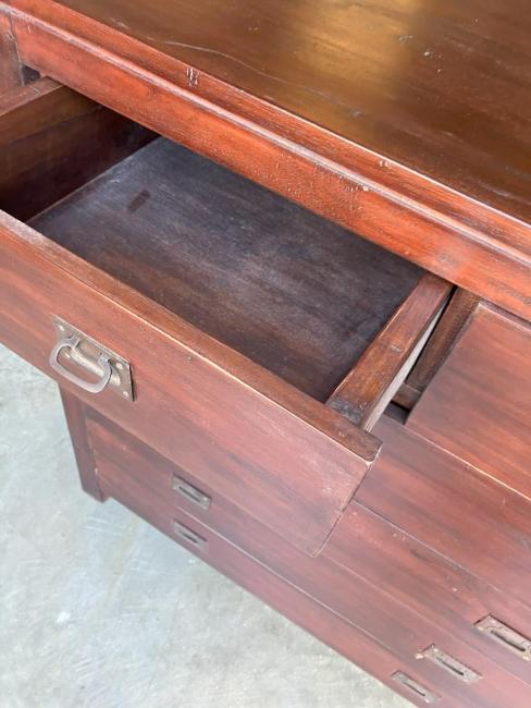 cassettiera quadrata in mogano - piccole imperfezioni ex fiera